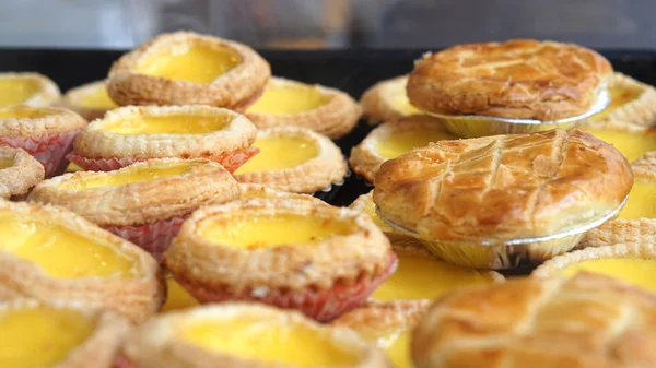 Portugees Hong Kong stijl dessert ei en ananas tarts — Stockfoto