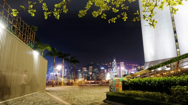 Hong Kong - kwietnia 2016: Wieżowce w Hongkongu. Słynny skyl świata — Zdjęcie stockowe