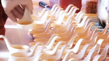 Tayland yemekleri büfe Catering üzerinde ürün yelpazesine. Parmak yemek kaşığı kokteyl aperatifler için 