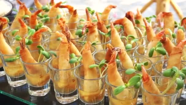 Assortimento di Thai su Catering Buffet. Finger food involtino primavera fritto per aperitivi cocktail party — Video Stock