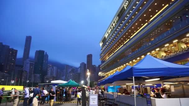 Hong Kong - április 2016: Hong Kong, bírósági szerencsejáték-Happy Valley horse racecourse játék, jockey club éjszaka. — Stock videók