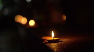 Loi Krathong Festivali'nde Tayland river Tanrıça saygı ödemek geceleri mum yaktı. 