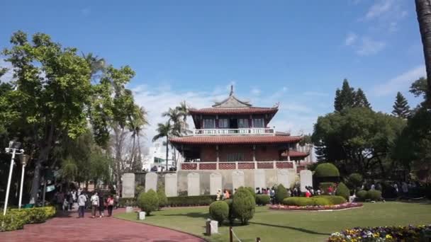 Tainan, Taiwán - Febrero de 2016: Monumento arquitectónico de la ciudad de Tainan en el sur del castillo de la Torre Chihkan de Taiwán (provincia de Fort) — Vídeos de Stock