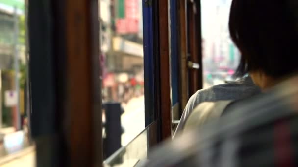 Personnes anonymes sur le tram de Hong Kong — Video