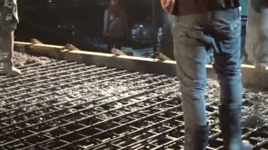 Çimento Beton dökmek pompa kullanarak geceleri