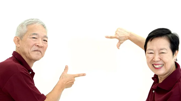 Asiatico anziani coppia telaio fino copia spazio bianco backgroun — Foto Stock