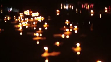 Loi Krathong Festivali Chiangmai, Tayland. Yüzen binlerce sepetleri dekore edilmiş ve mumlar ödemek için nehir tanrıça için saygı duyuyorum. Dolunay gecesi Tay geleneksel kültür