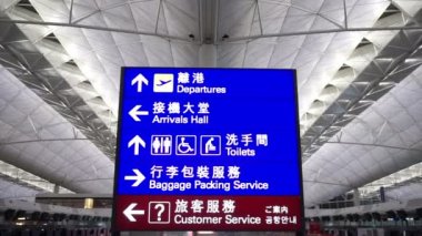 Uluslararası Havaalanı bilgi gezinti tabela dil İngilizce ve Çince