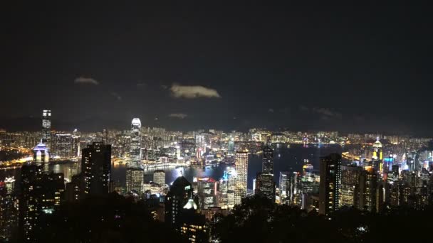 The peak, Χονγκ Κονγκ - Απρίλιος 2016: Timelapse κόσμο διάσημο ουρανοξύστη της πόλης Χονγκ Κονγκ σούρουπο μέχρι το βράδυ Συμφωνική φώτα — Αρχείο Βίντεο