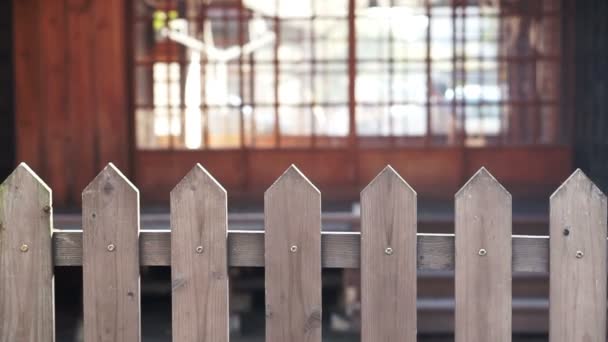 Traditionelle Architektur im klassischen japanischen Stil. Holzhaus mit Glas — Stockvideo