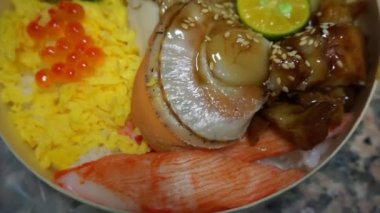Japon bento, deniz ürünleri pirinç kutu satmak tren istasyonunda