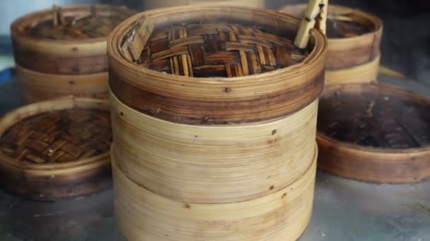Dim Sum Cestas Bambú Alrededor Vapor Pov Restaurante Chino — Vídeos de Stock