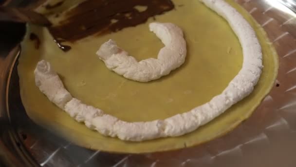 Chef Fazendo Chocolate Nutella Spearding Com Creme Crepe — Vídeo de Stock