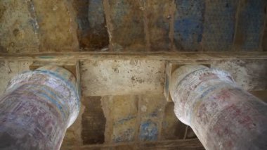 Karnak Tapınağı kompleks tavan boyası yıldız gecesi mimarisinin mavi renginde.