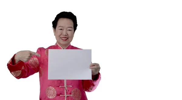 Çinli Yeni Yıl Kırmızı Kostümlü Asyalı Yaşlı Kadın Mutlu Bayram — Stok fotoğraf