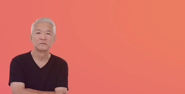 Cool Smart Asiatisk Senior Man Med Casual Business Tittar Kopia — Stockfoto