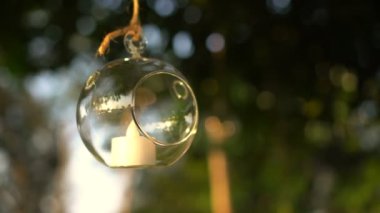 Romantik düğün dekoratif yuvarlak cam mum ışık akşam günbatımı partisi bahçede