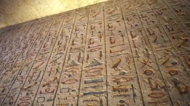 Kralın Vadisi Mısır 'daki heirogylphics mezarın içindeki rames III eşsiz pastel renkler