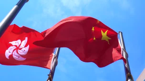 中华人民共和国香港特别行政区 香港特别行政区和中国内地的国旗飘扬的两种制度 — 图库视频影像