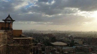 Kahire Mısır 'ın başkenti. Muhammed Ali' nin camisinden gün batımının en üst görüntüsü.