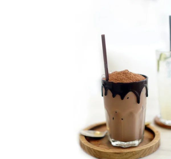 Bevanda Cioccolato Freddo Con Sciogliere Bordo Gocciolante Decorazione Accogliente Caffè — Foto Stock