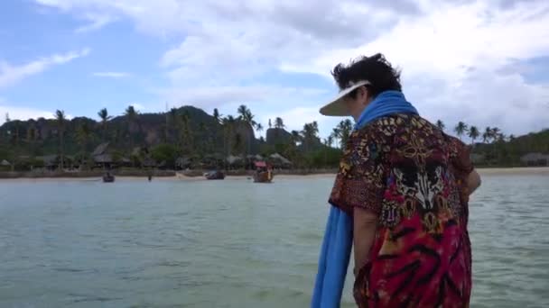 Turista Asiático Tailandia Mar Viaje Verano Caminando Mar Poco Profundo — Vídeo de stock