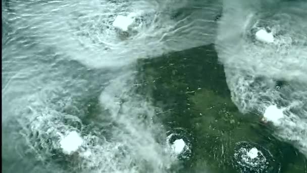 Nevoeiro Sobre Fonte Água Superfície Ondulação Movimento Lento Textura Belo — Vídeo de Stock
