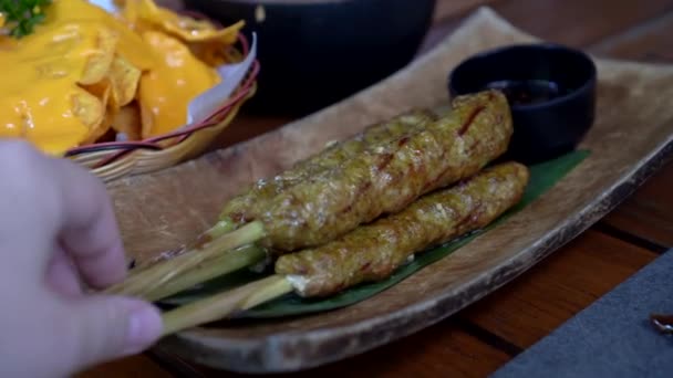 サトウキビの肉のサテンロールマレーシアのスタイル — ストック動画