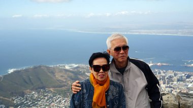 Asya 'daki yaşlılar, Cape Town ve Ocean Bay' in zirvesinde, Güney Afrika 'ya seyahat ediyor.