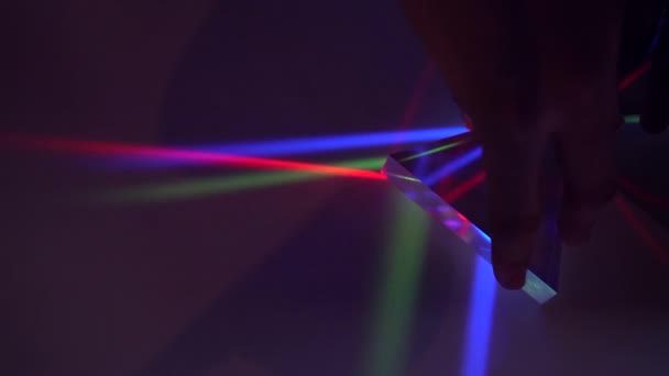 Rgb Ljus Röd Grön Blå Distorsion Genom Glas Prisma Vetenskapliga — Stockvideo