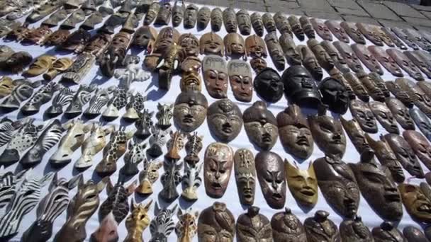 Lokale Houten Maskers Afrikaanse Vakmanschap Souvenirs Verkopen Egypte Aswan Philae — Stockvideo