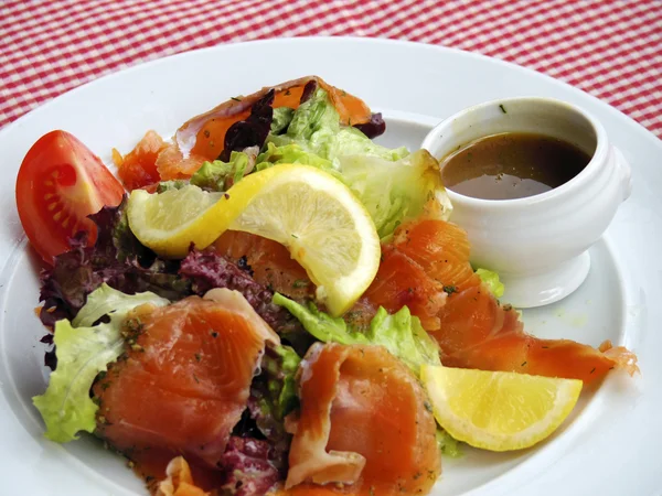 Füme somon salata — Stok fotoğraf