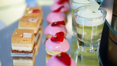 renkli tatlı büfesi