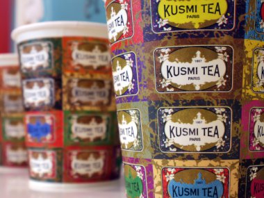 Paris, Fransa - Temmuz 2014 - Kusmi çay salonu Paris'te