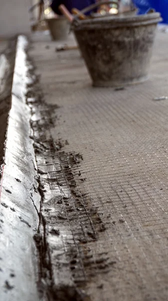 Preparazione calcestruzzo per pavimenti in piastrelle — Foto Stock