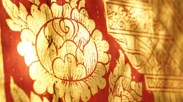 Thajské orientální červené a zlaté květinový vzor obrázku — Stock fotografie