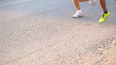 Maraton koşucu sabah güneşin, sağlıklı egzersiz kavramı