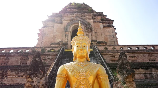 Golden buddha in front of ruins temple, Thailand — Stock Photo, Image