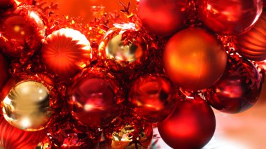 Noel süsler kırmızı ve altın arka plan