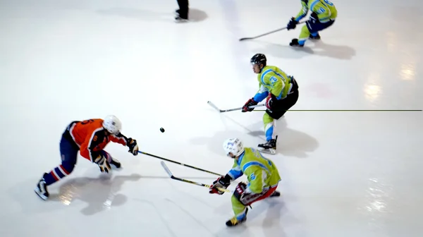 Gioco di hockey su ghiaccio — Foto Stock