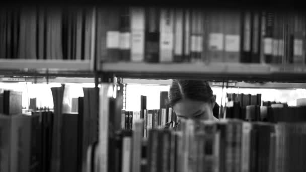 Girl walking between shelves — Stock Video