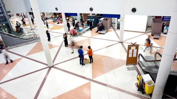 Mensen bij luchthaven zak selectievakje gate — Stockfoto