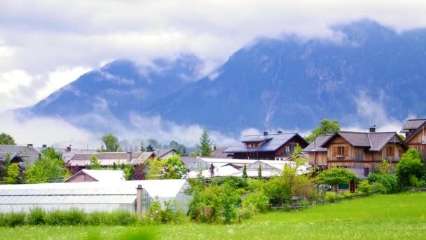 Kleines Dorf in der Schweiz — Stockvideo