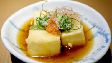 Japon Kızarmış tofu yemek