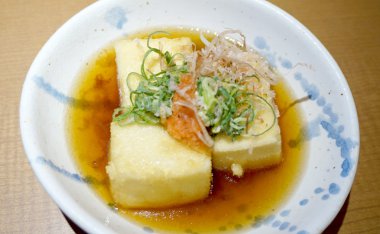 Japon Kızarmış tofu yemek