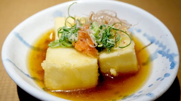 Prato de tofu frito japonês — Fotografia de Stock