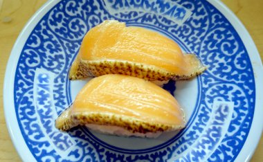 Somon suşi nigiri göbek