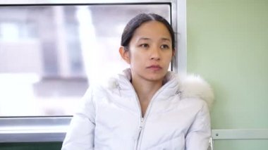 İçinde tren sürme kadın