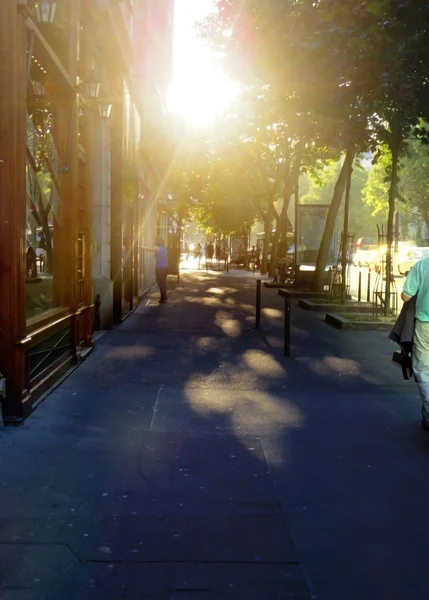 Vista sulla strada estiva a Parigi — Foto Stock