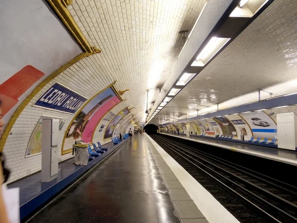 Metro tunnel i Paris — Stockfoto